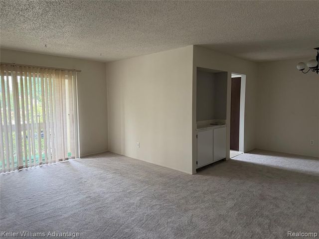 27915 Berrywood Lane 70, Farmington, MI 48334