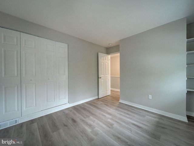 8001 BARLOWE RD, Landover, MD 20785