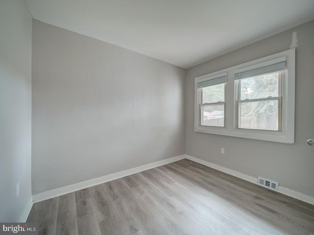 8001 BARLOWE RD, Landover, MD 20785