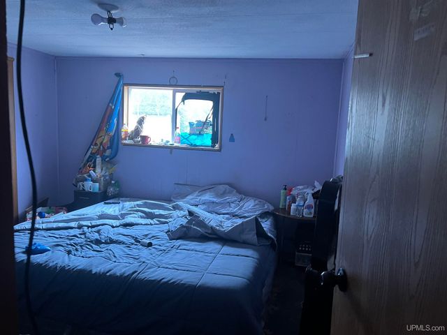 5893 Rivers 22nd Road, Gladstone, MI 49837