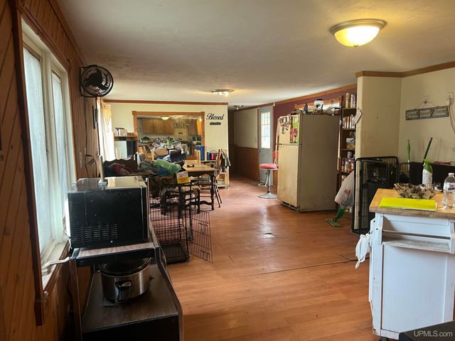 5893 Rivers 22nd Road, Gladstone, MI 49837