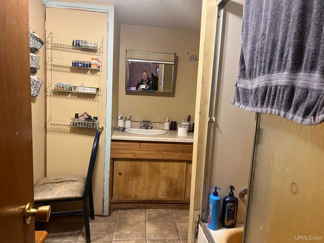 5893 Rivers 22nd Road, Gladstone, MI 49837