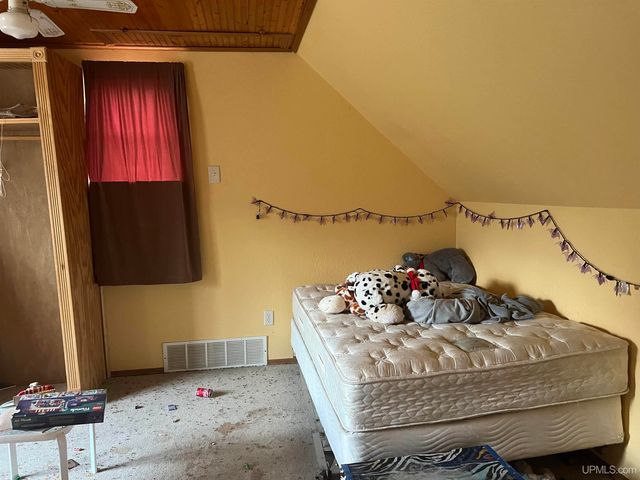 5893 Rivers 22nd Road, Gladstone, MI 49837