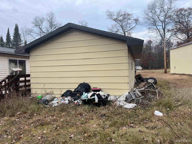 5893 Rivers 22nd Road, Gladstone, MI 49837