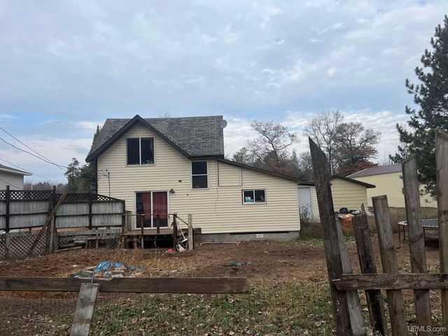 5893 Rivers 22nd Road, Gladstone, MI 49837