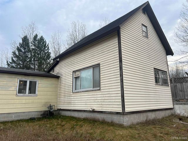 5893 Rivers 22nd Road, Gladstone, MI 49837