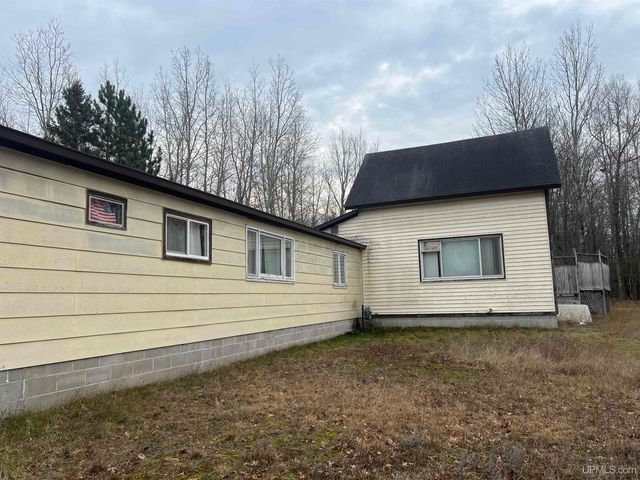 5893 Rivers 22nd Road, Gladstone, MI 49837