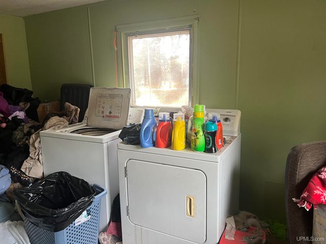 5893 Rivers 22nd Road, Gladstone, MI 49837