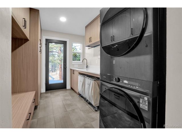 26400 Columbine Glen Ave, Golden, CO 80401