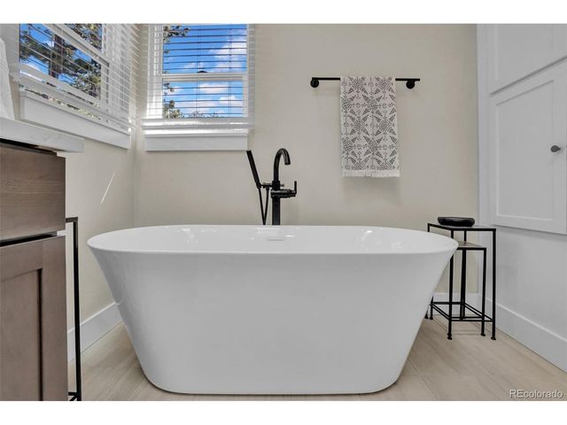 26400 Columbine Glen Ave, Golden, CO 80401