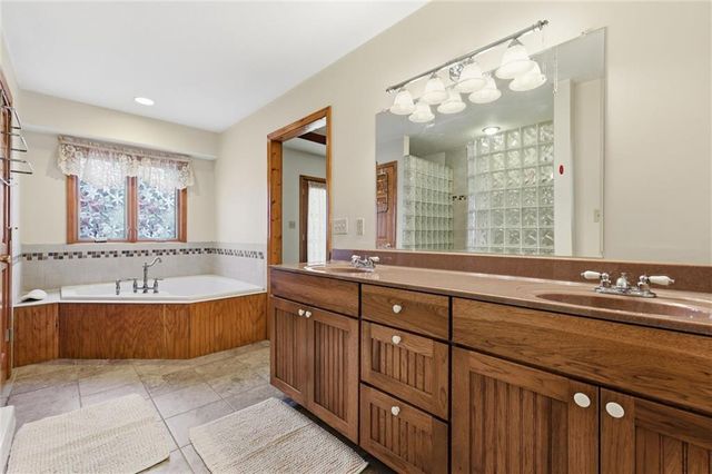 853 1661 Road, Bates City, MO 64011