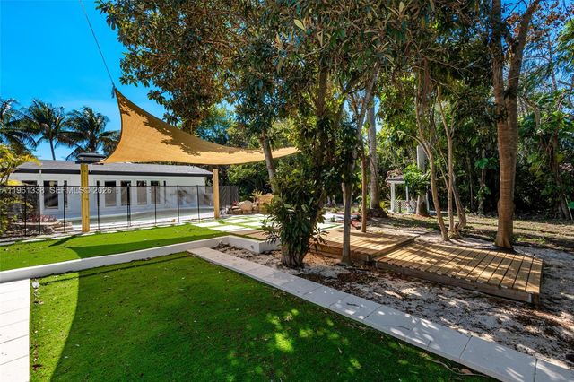 4121 SW 3rd St, Plantation, FL 33317