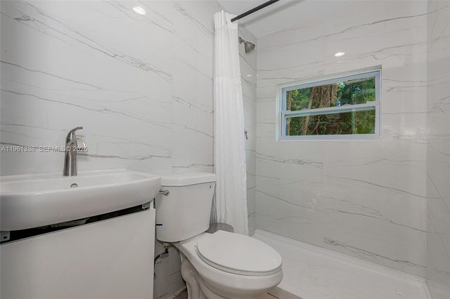 4121 SW 3rd St, Plantation, FL 33317