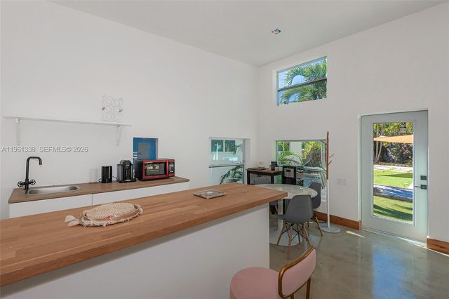 4121 SW 3rd St, Plantation, FL 33317