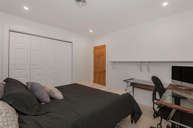 4121 SW 3rd St, Plantation, FL 33317