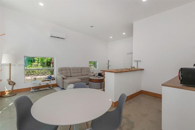 4121 SW 3rd St, Plantation, FL 33317