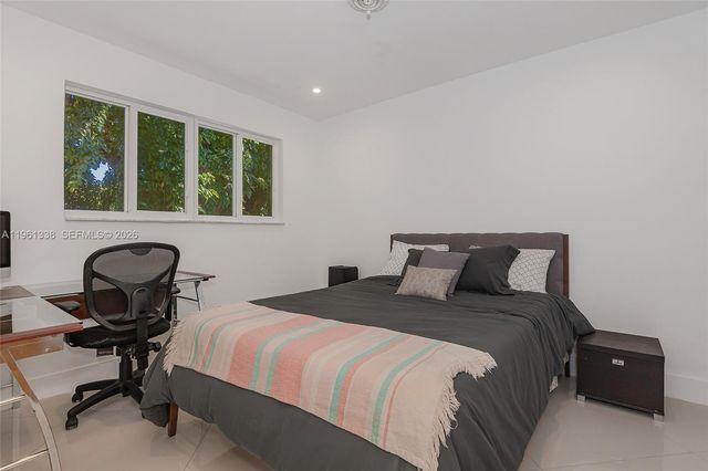 4121 SW 3rd St, Plantation, FL 33317