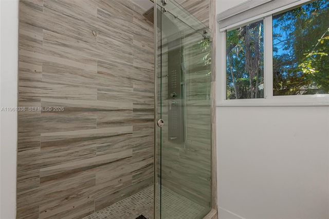 4121 SW 3rd St, Plantation, FL 33317