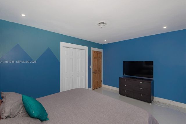 4121 SW 3rd St, Plantation, FL 33317