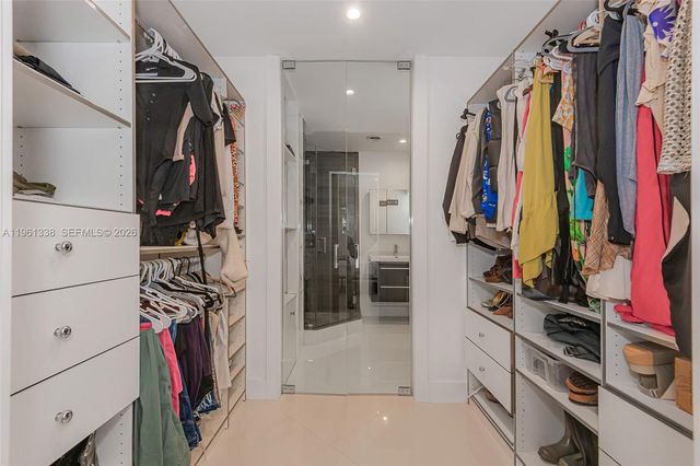 4121 SW 3rd St, Plantation, FL 33317