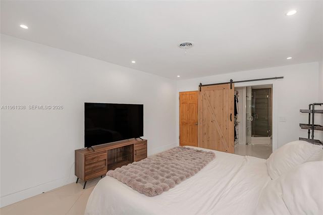 4121 SW 3rd St, Plantation, FL 33317