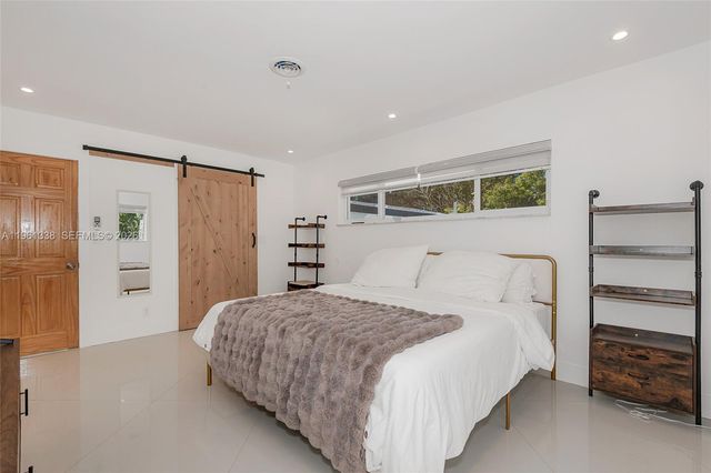 4121 SW 3rd St, Plantation, FL 33317