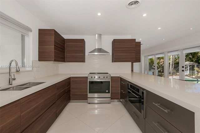 4121 SW 3rd St, Plantation, FL 33317