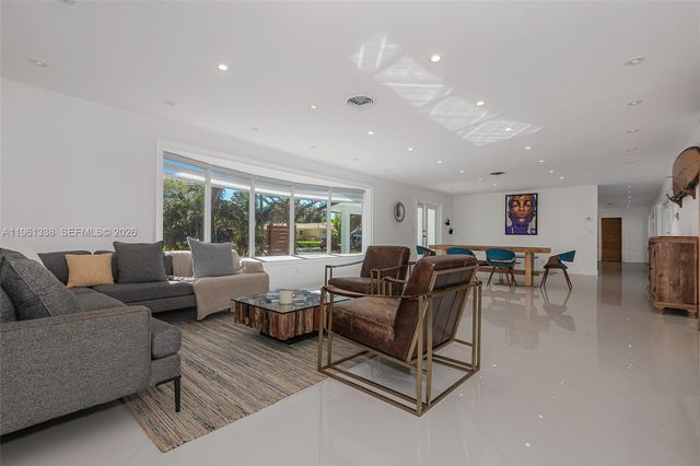 4121 SW 3rd St, Plantation, FL 33317