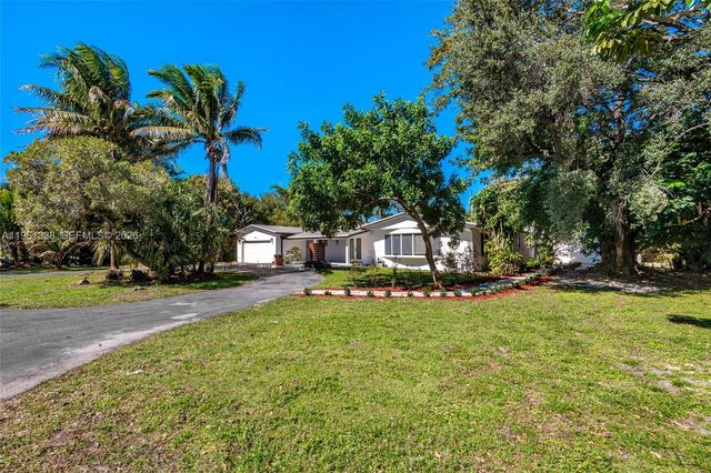 4121 SW 3rd St, Plantation, FL 33317