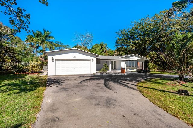 4121 SW 3rd St, Plantation, FL 33317