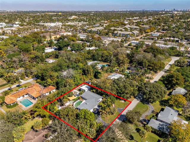 4121 SW 3rd St, Plantation, FL 33317