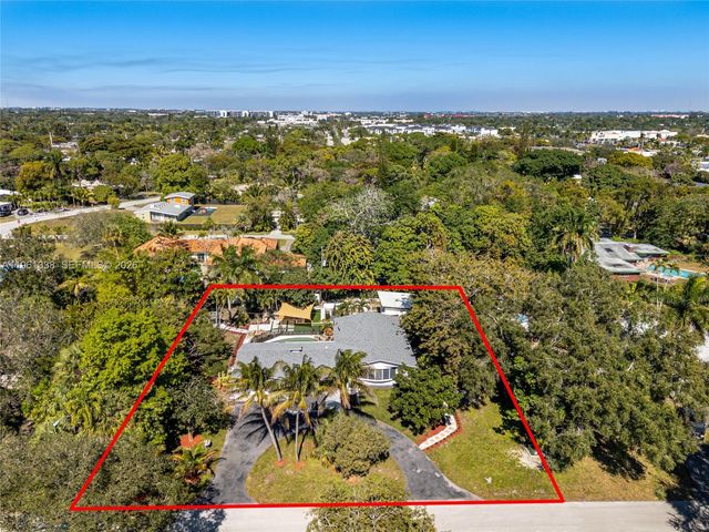 4121 SW 3rd St, Plantation, FL 33317