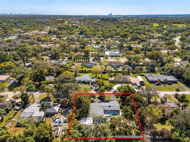 4121 SW 3rd St, Plantation, FL 33317