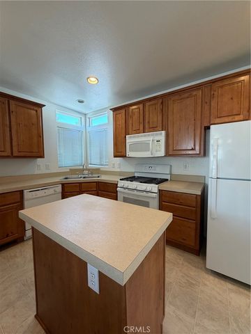 4 Katy, San Fernando, CA 91345