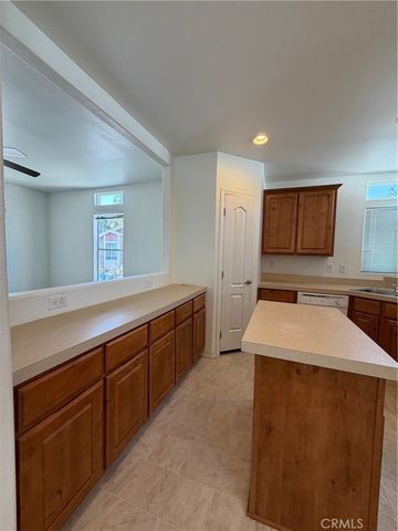 4 Katy, San Fernando, CA 91345