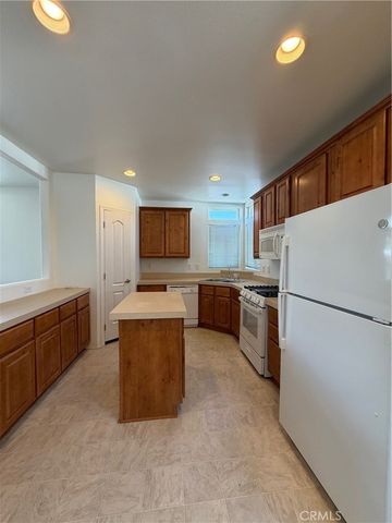 4 Katy, San Fernando, CA 91345
