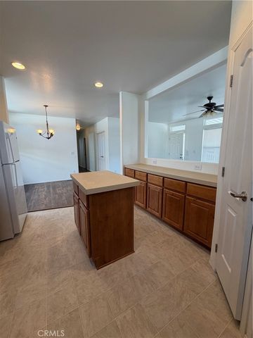4 Katy, San Fernando, CA 91345