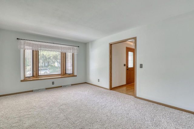 N106W7580 Chatham STREET, Cedarburg, WI 53012