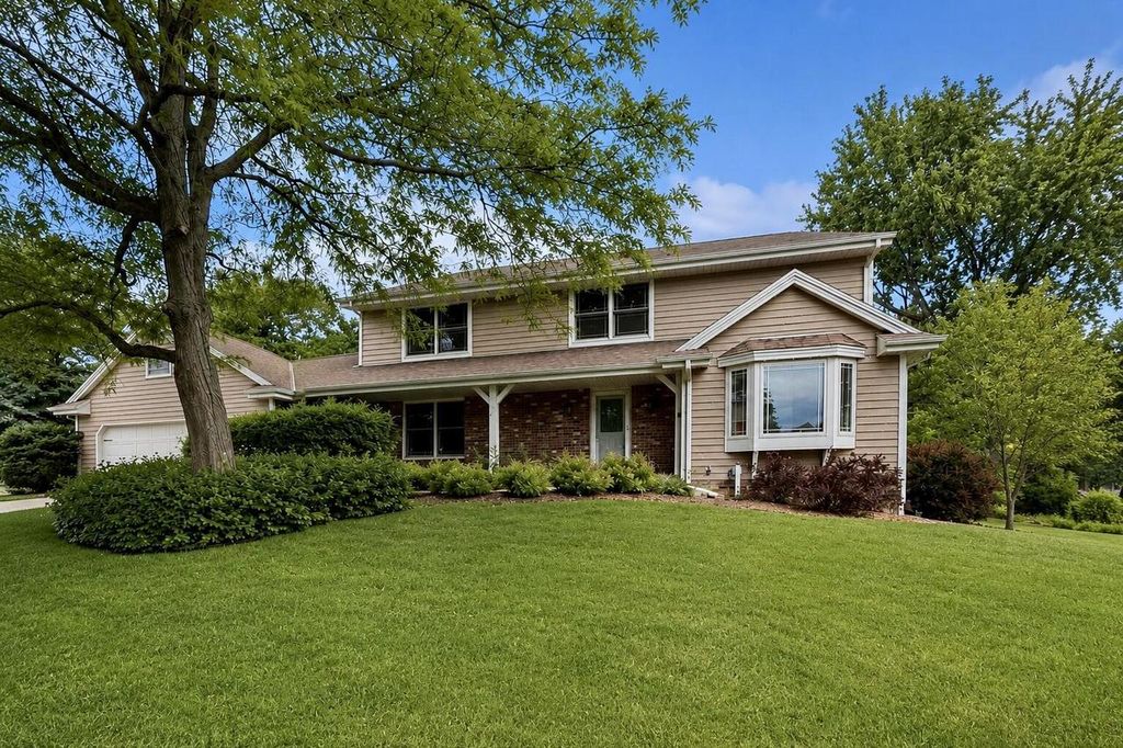 N106W7580 Chatham STREET, Cedarburg, WI 53012