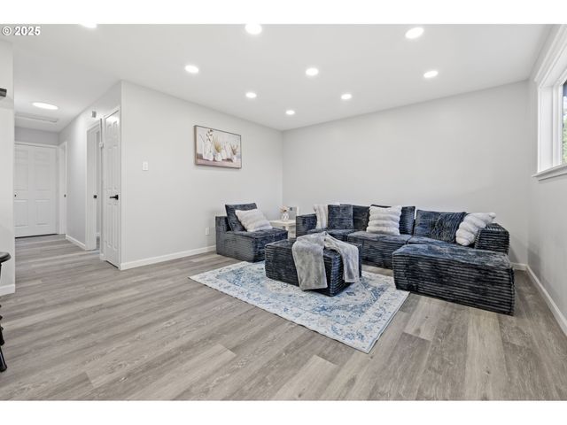 3031 Se 120TH Ave, Portland, OR 97266