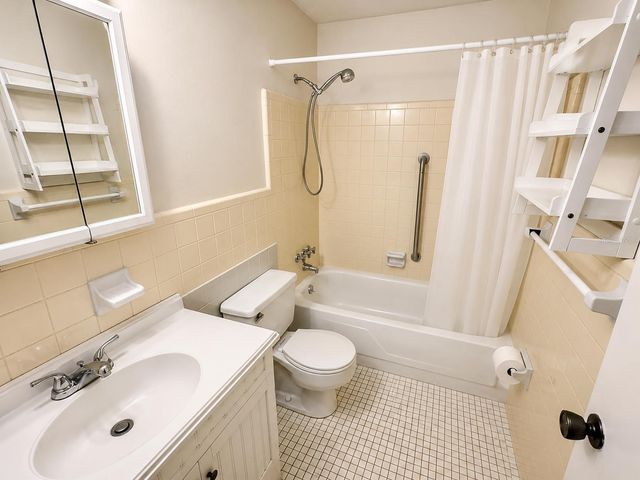 8305 111TH STREET 108, Seminole, FL 33772