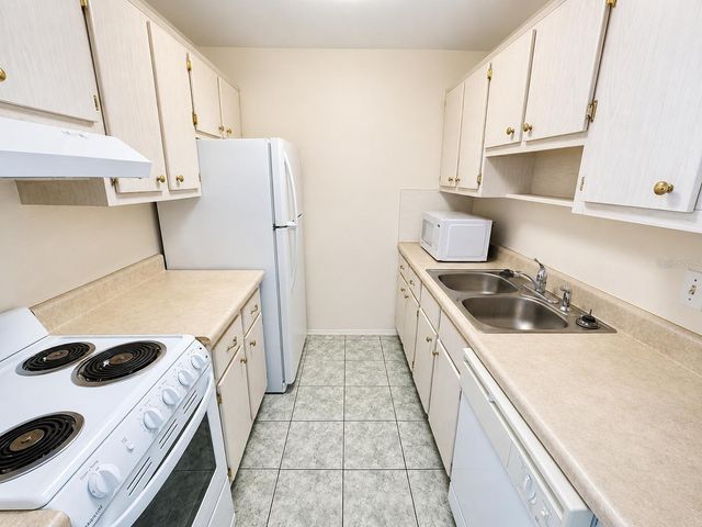 8305 111TH STREET 108, Seminole, FL 33772