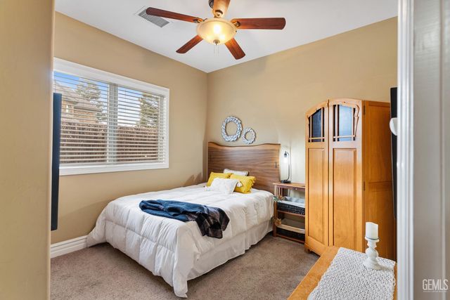 7919 Scarlet Maple Court, Bakersfield, CA 93308