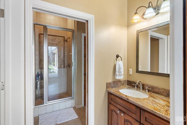 7919 Scarlet Maple Court, Bakersfield, CA 93308