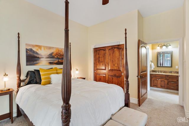 7919 Scarlet Maple Court, Bakersfield, CA 93308