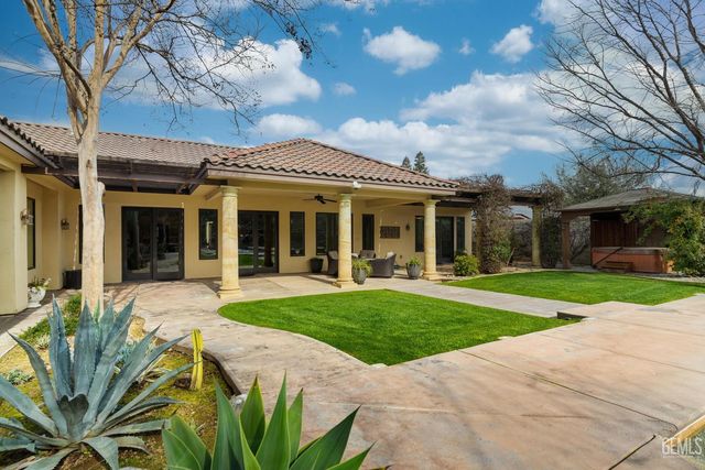 7919 Scarlet Maple Court, Bakersfield, CA 93308