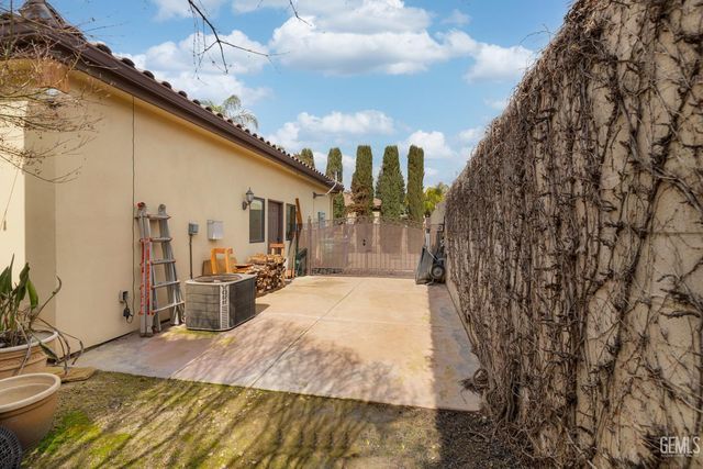 7919 Scarlet Maple Court, Bakersfield, CA 93308