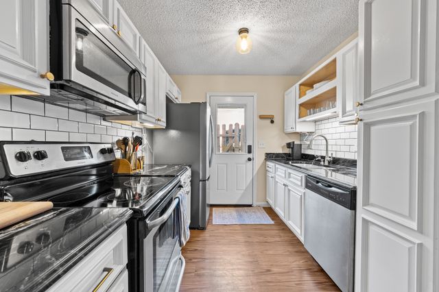 913 Coarsey Dr, Nashville, TN 37217