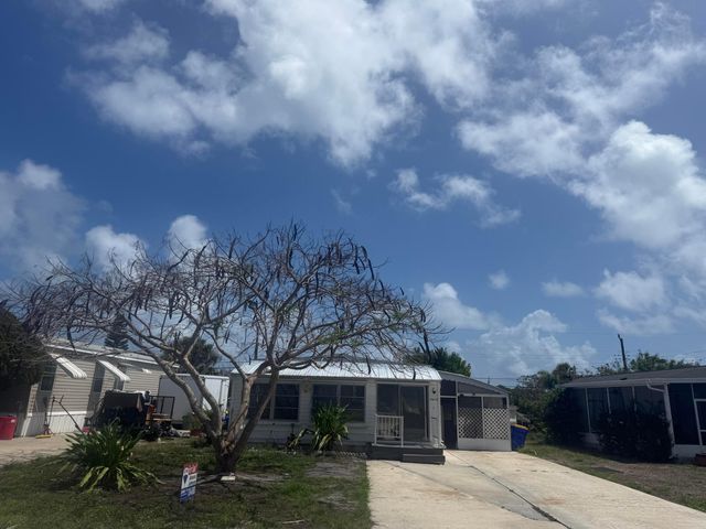 8479 SE Eagle Avenue, Hobe Sound, FL 33455