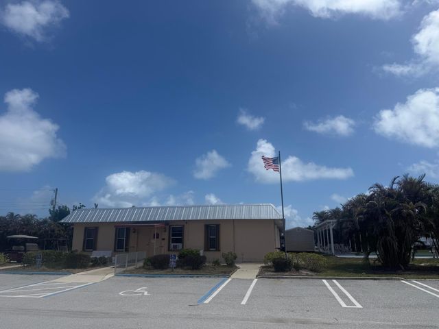 8479 SE Eagle Avenue, Hobe Sound, FL 33455